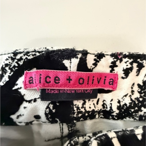 Alice + Olivia Black and black and white flocked ankle pants. Size 6/8 - Picture 4 of 6